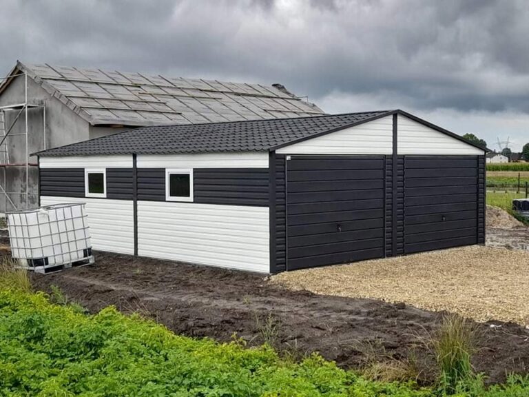 Garaze-blaszane-blaszak-garaz-7x7-bialy-czarny-Spad-dachu-dach-dwuspadowy