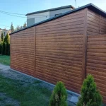 Garaz-blaszany-5×6-blaszak-brama-segmentowa-grafit-drewnopodobny-rynny-Dlugosc-6-m.webp