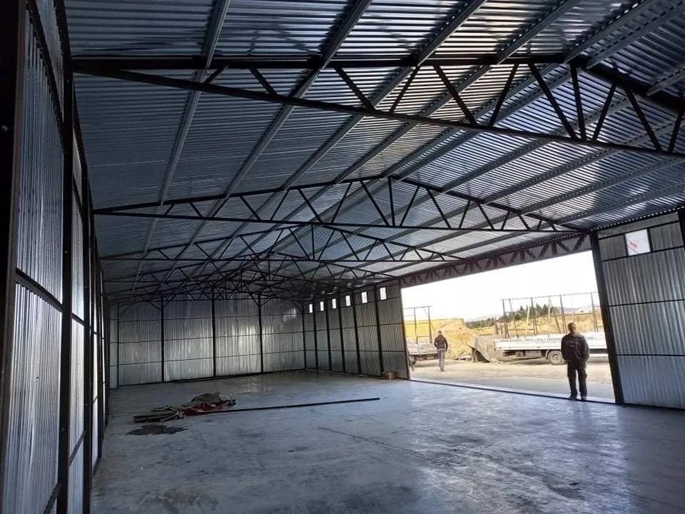 Garaze-blaszane-blaszaki-hala-wiata-magazyn-10x27m-Marka-inna.webp