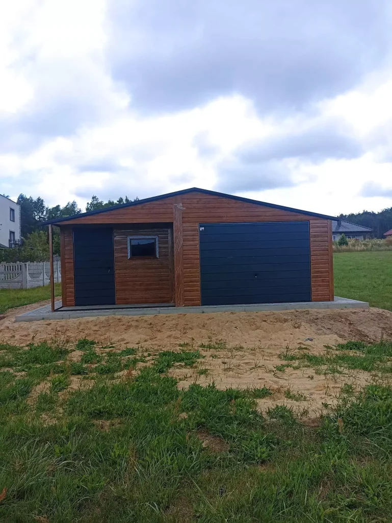 garaz-blaszany-drewnopodobny-garaze-blaszane-7×8-kod-producenta-7×8-zloty-dab-anthracite-grey-67335e84b3321.webp